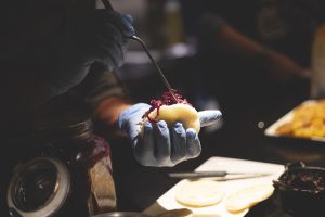 Arepa en la presentación de la Ruta de la Arepa y los restuarantes participantes