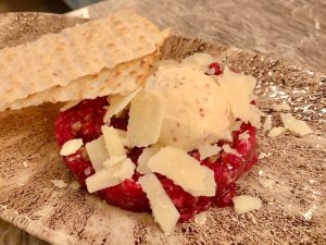 Steak Tartar del restaurante El Escondite de Villanueva